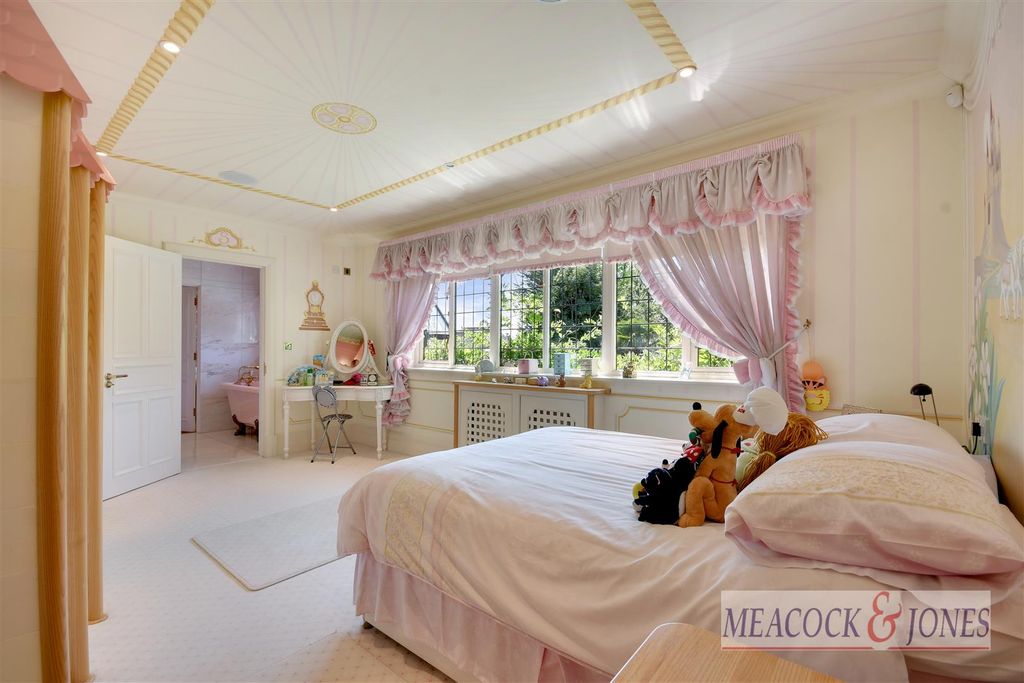 Additional image 20 of 7 bed detached house for saleHutton Mount, Brentwood CM13