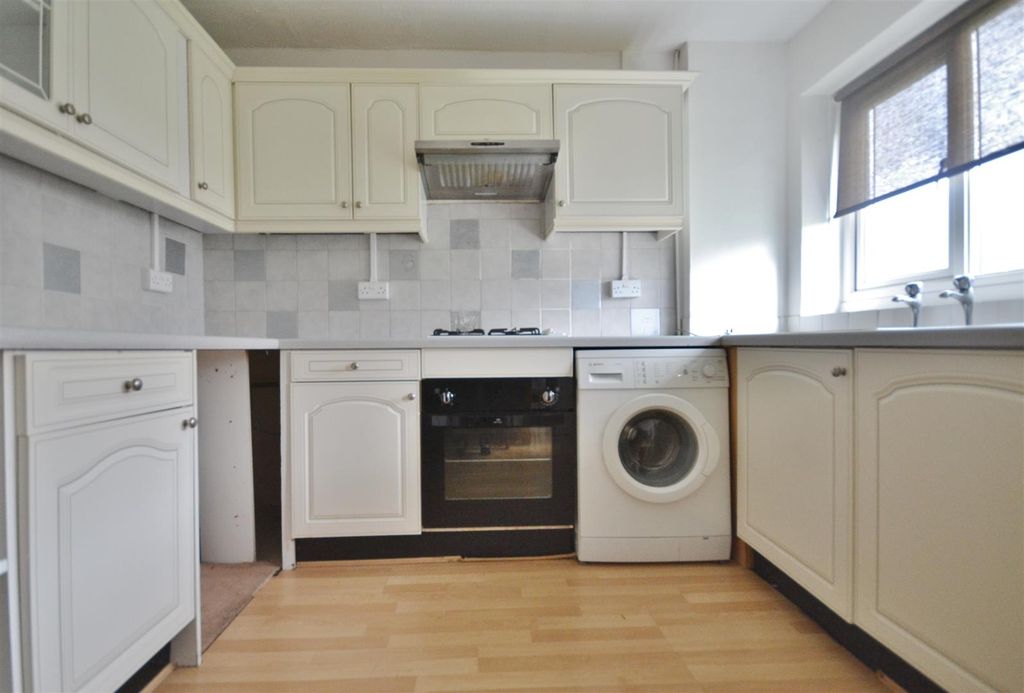 Additional image 2 of 2 bed flat to rentCurlew Close, Haverfordwest SA61