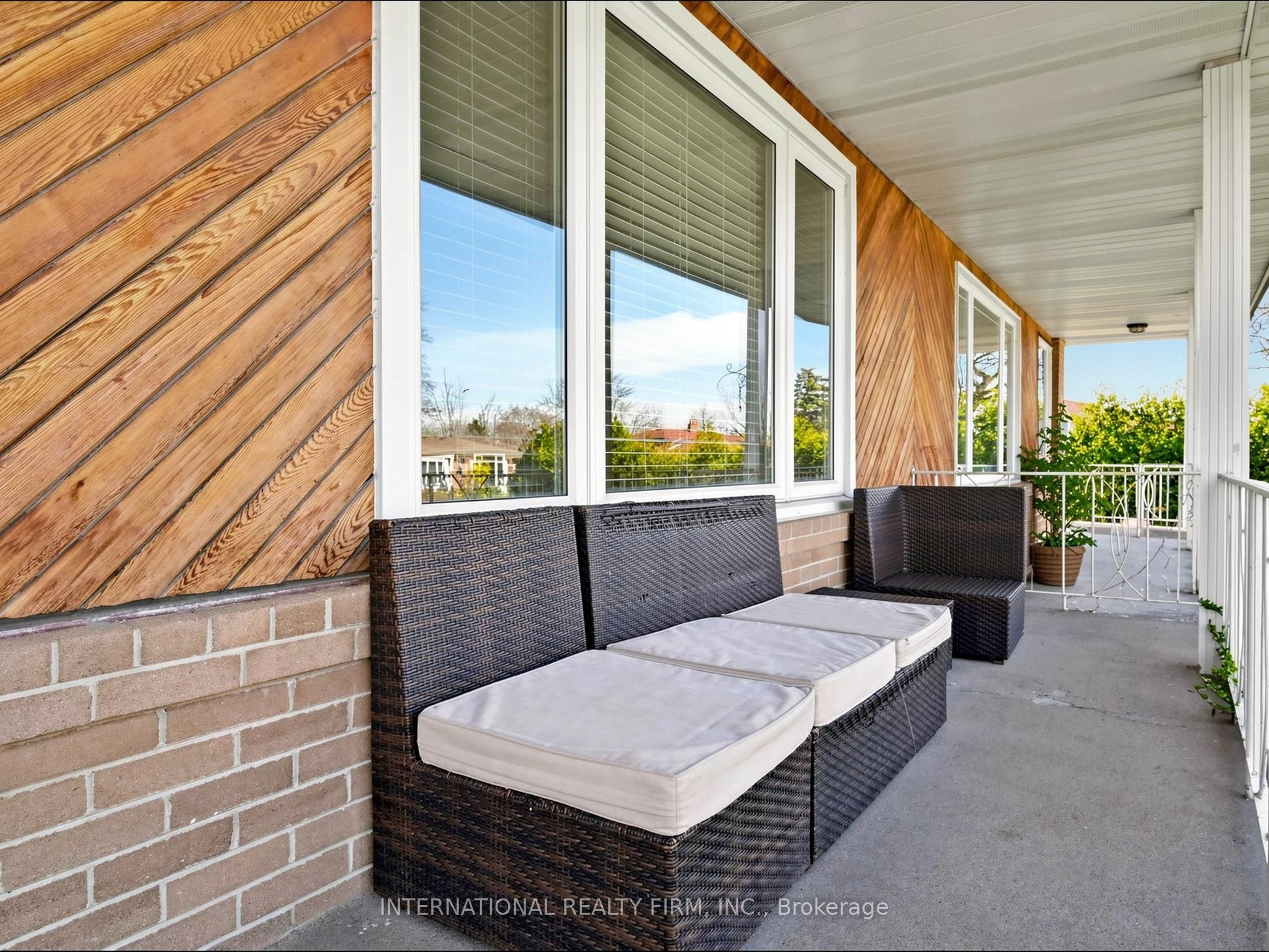33 Danesbury Crescent, Brampton, ON, L6T 1T2 photo 2