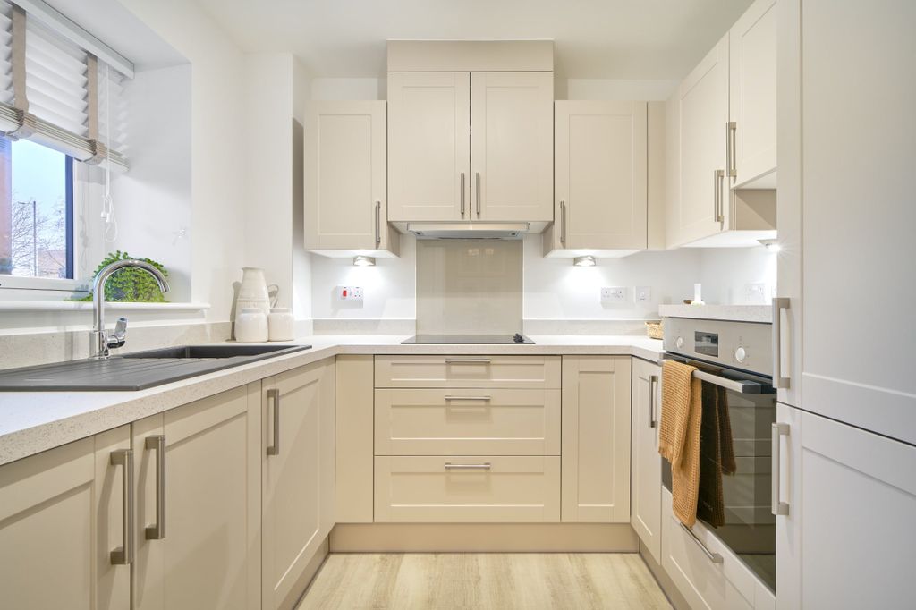 2 bed flat to rentSouthend- On Sea SS1 photo 2