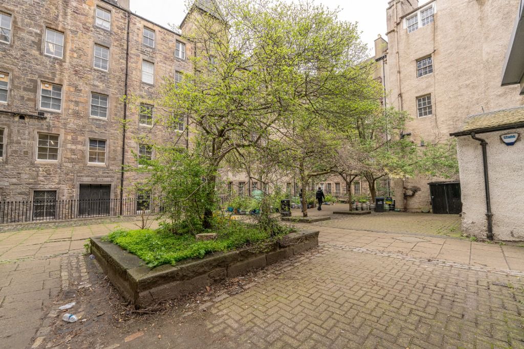 Additional image 14 of 2 bed flat to rentJames Court, Central, Edinburgh EH1