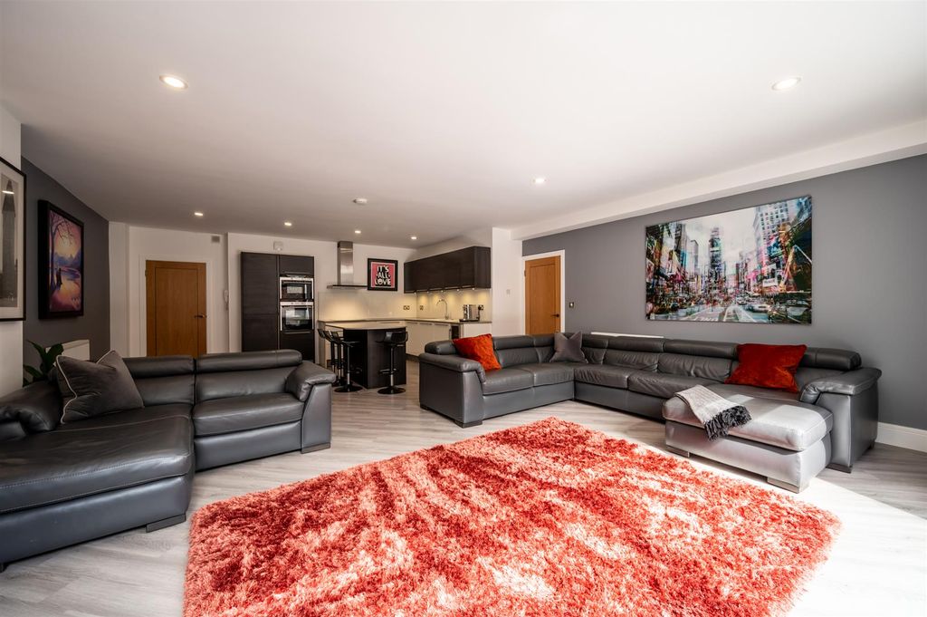 Additional image 9 of 3 bed flat for salePorter Brook View, Sheffield S11