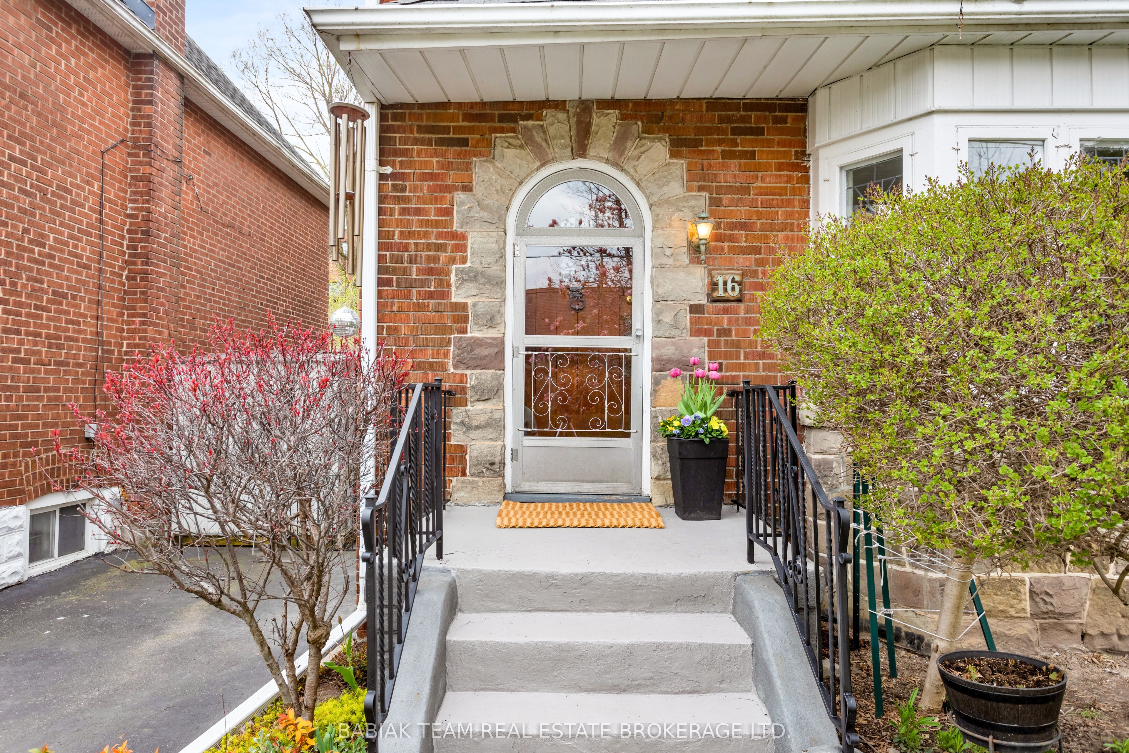 16 Coe Hill Drive, Toronto, ON, M6S 3C8 photo 2