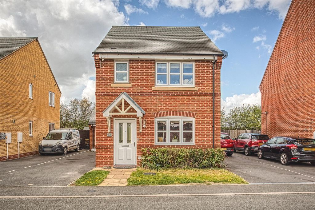 Additional image 2 of 3 bed detached house to rentRadcliffe Way, Littleover, Derby DE23