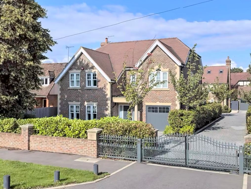 5 bed detached house to rentSpencer Close, Radlett WD7