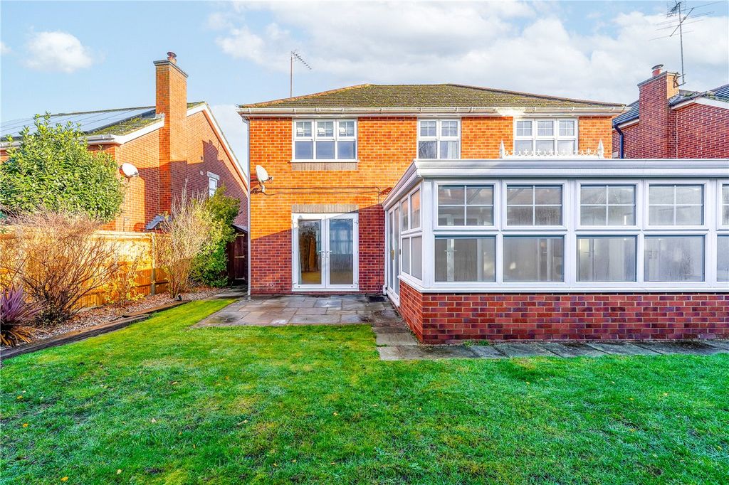 Additional image 7 of 4 bed detached house to rentSaint Andrews Gardens, Cobham, Surrey KT11