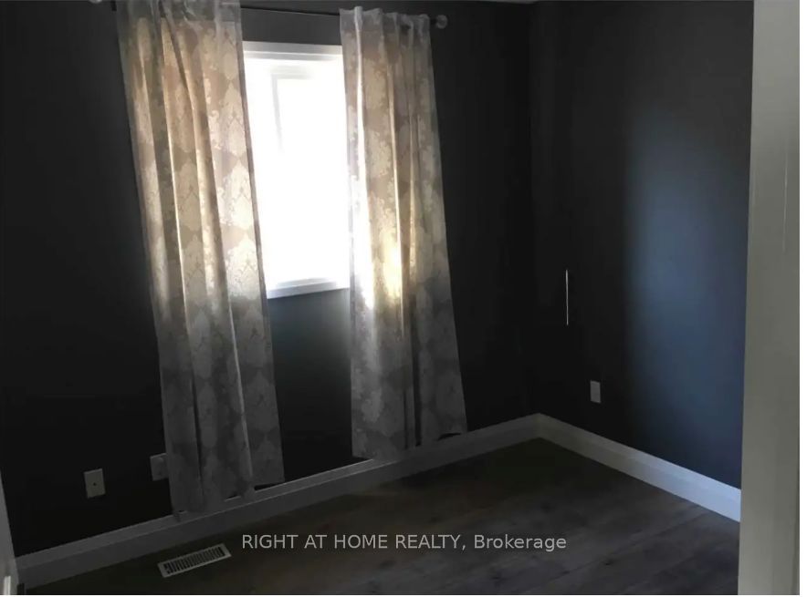 28 Bloomington Drive, Cambridge, ON, N1P 1J4 photo 3