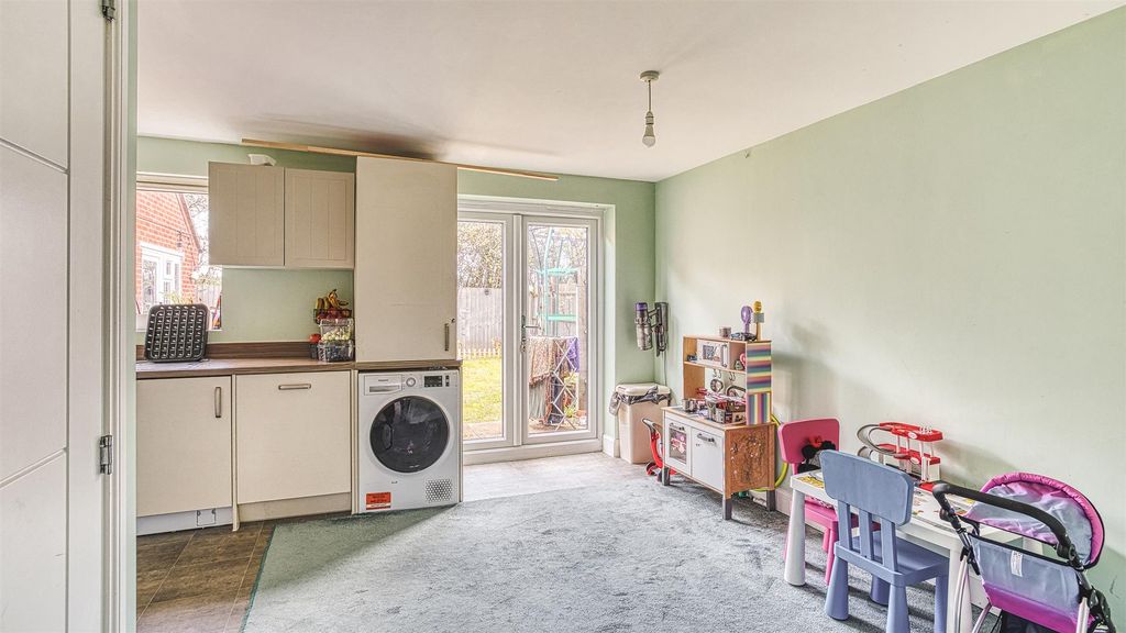 Additional image 12 of 3 bed detached house to rentRadcliffe Way, Littleover, Derby DE23