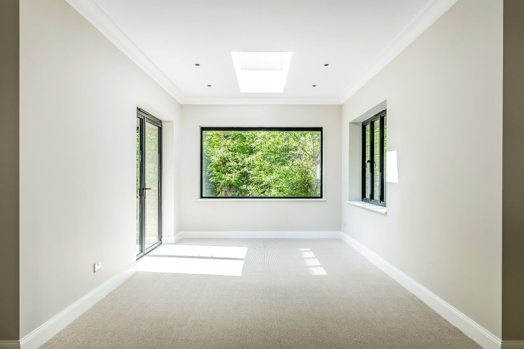 Additional image 3 of 4 bed detached house to rentShovelstrode Lodge, Shovelstrode Lane, East Grinstead RH19