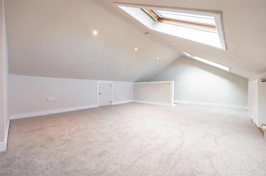 Additional image 10 of 3 bed terraced house to rentCunningham Drive, Giffnock, Glasgow G46