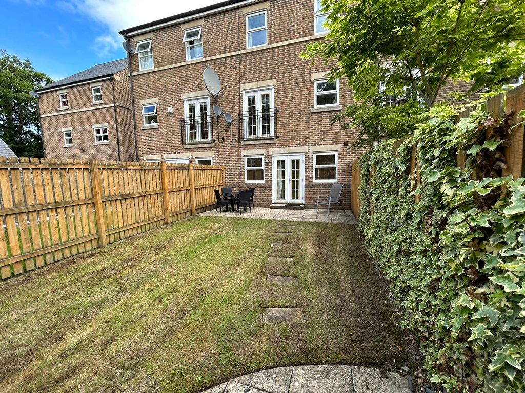 Additional image 5 of 4 bed detached house to rentCarisbrooke Road, Leeds, West Yorkshire LS16