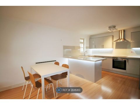 Hadfield Close, Manchester M14
