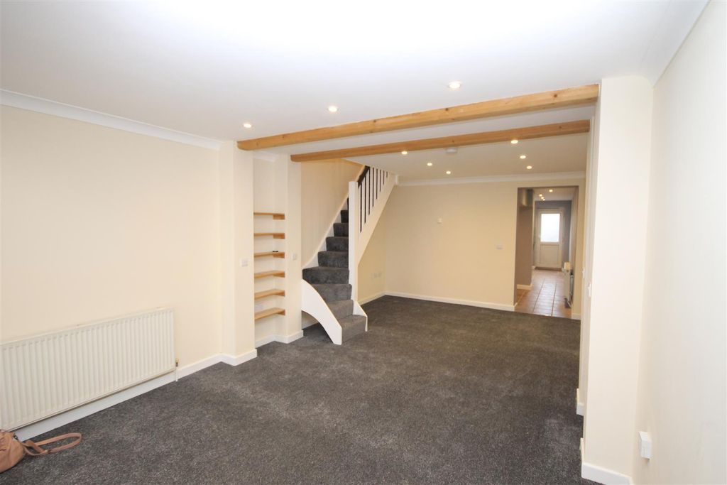 Additional image 2 of 2 bed terraced house to rentWorsley Road, Newport PO30