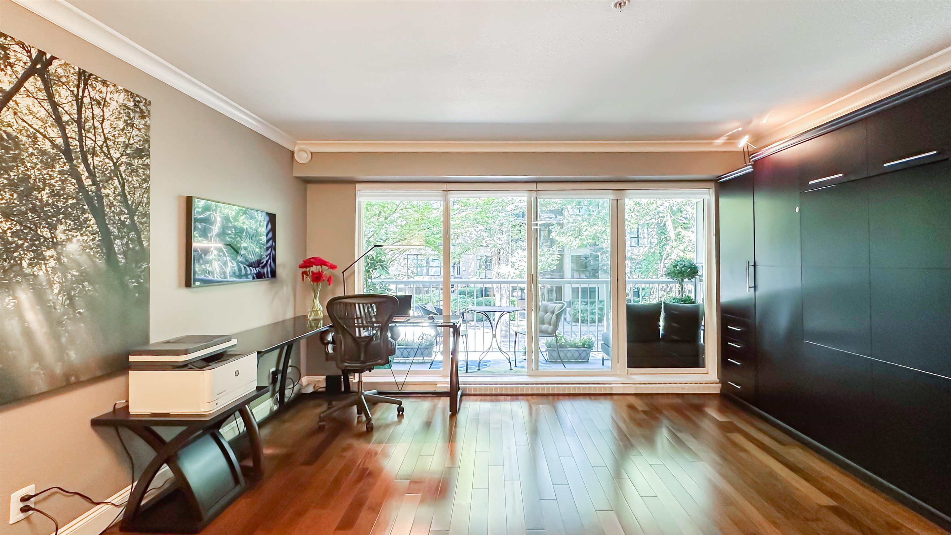 204-2628 Yew Street, Vancouver, BC, V6K 4T4