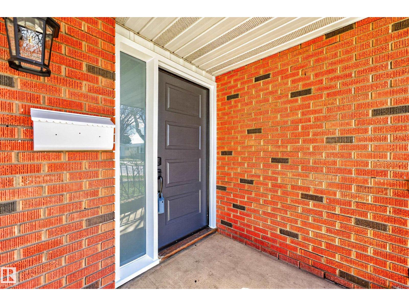 Additional image 5 of 11016 171 Avenue NW, Edmonton, AB, T5X3J6