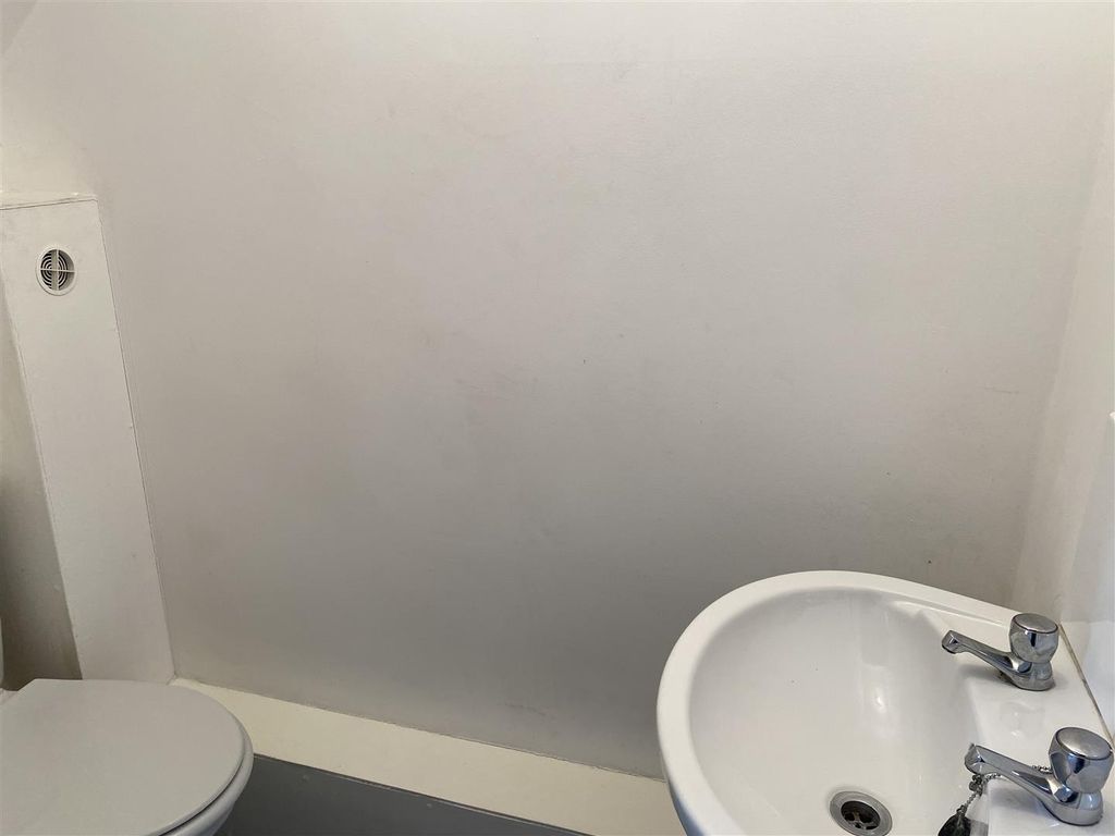 Additional image 2 of 2 bed town house to rentKeats Close, Mansfield NG18