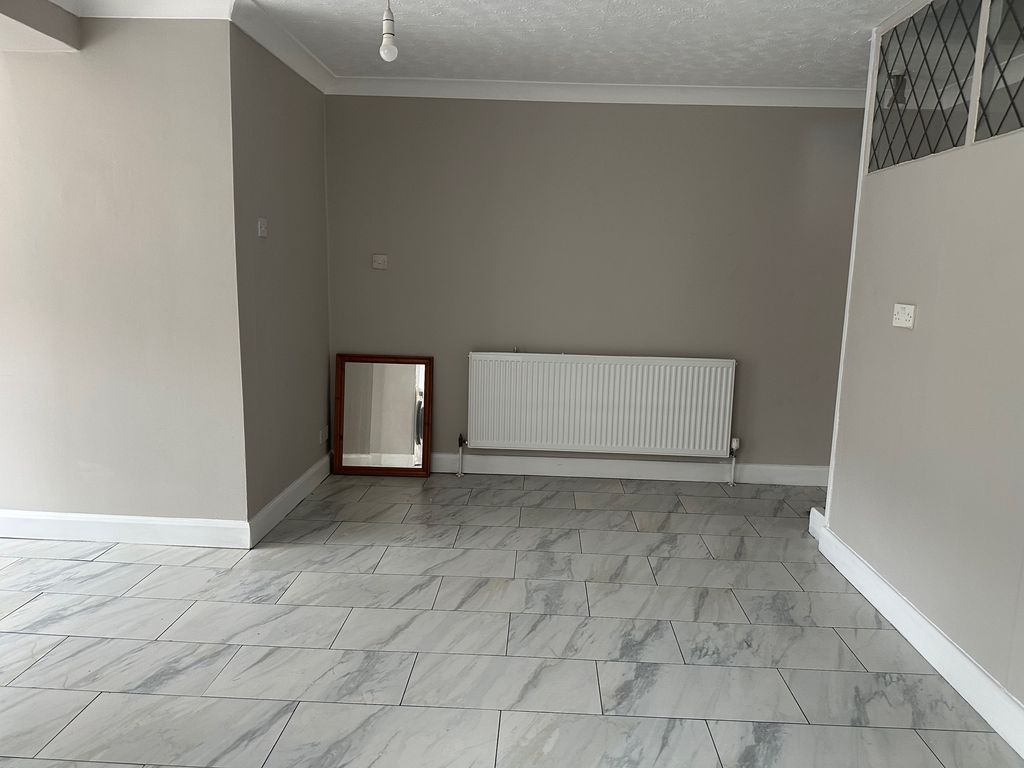 Additional image 2 of 4 bed detached house to rentKing Edwards Road, Ascot SL5