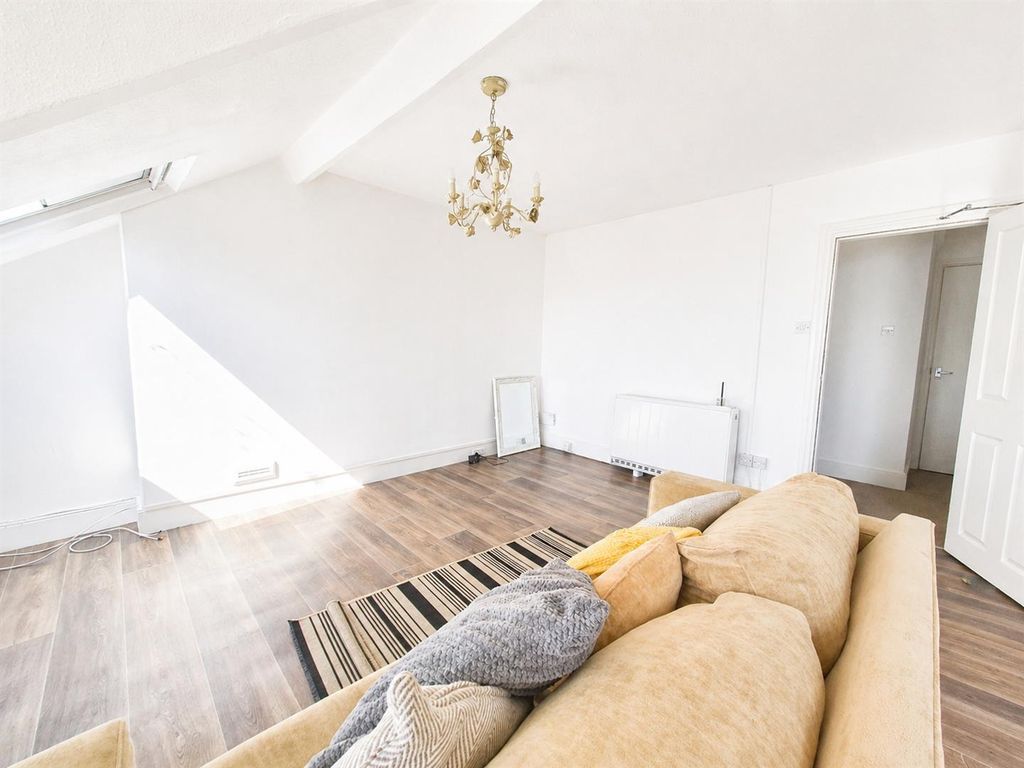 Additional image 4 of 3 bed flat to rentVictoria Parade, Pwllheli LL53