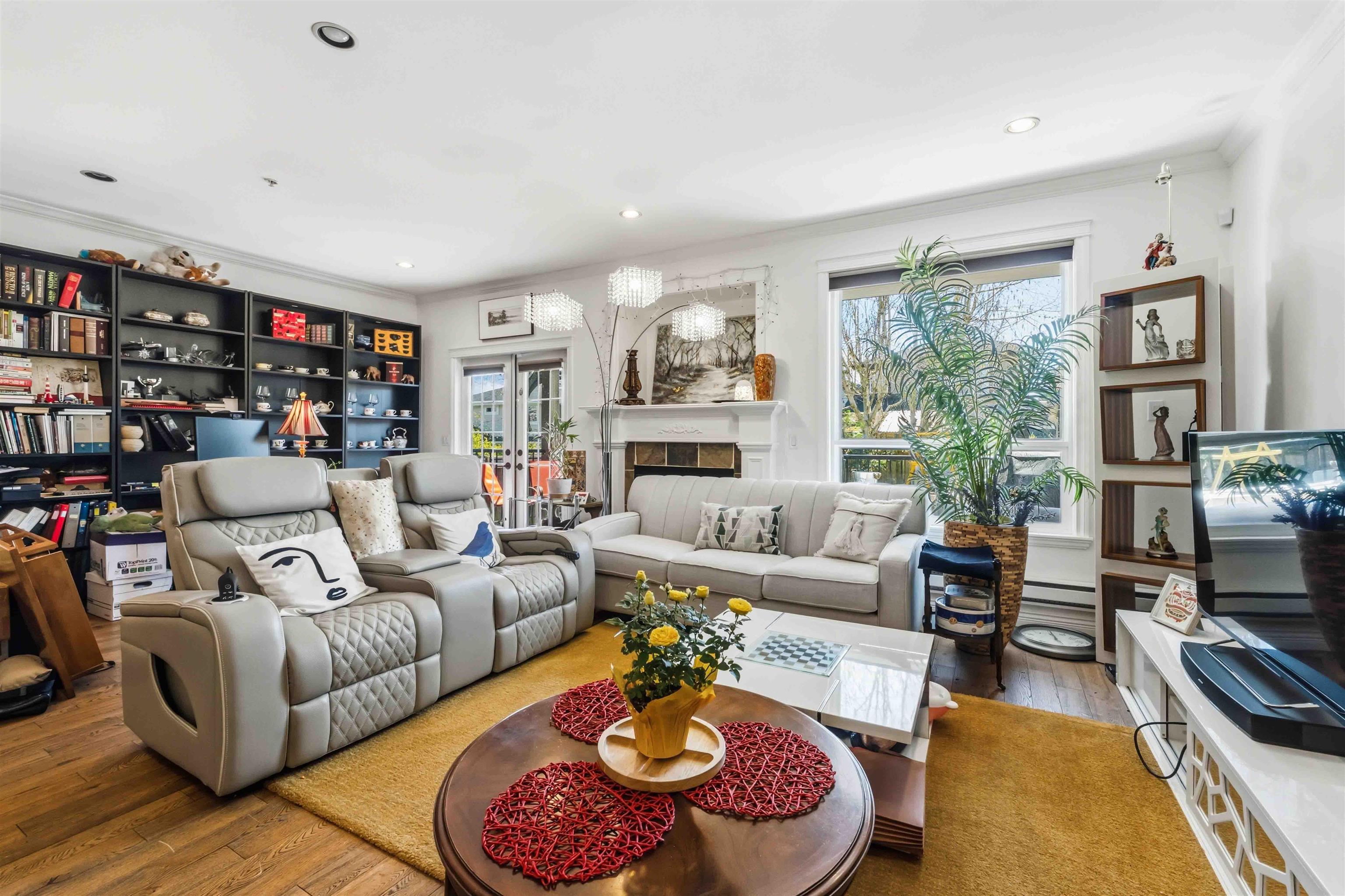 Additional image 2 of 15544 Russell Avenue, White Rock, BC, V4B 2R3