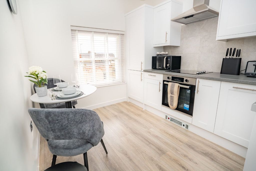 Additional image 18 of 5 bed flat for saleGrosvenor Street, Cheltenham, Gloucestershire GL52