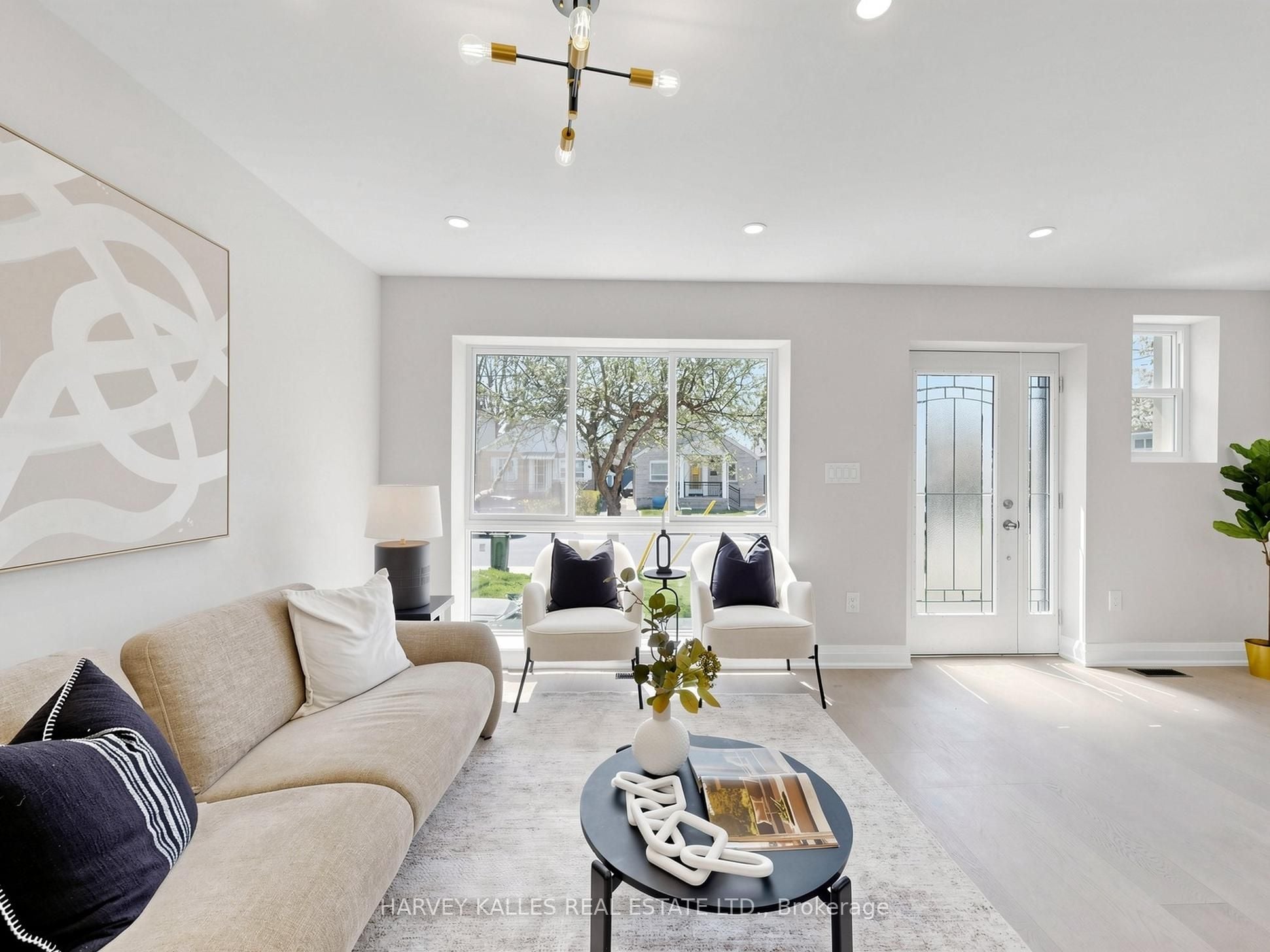 Additional image 5 of 982 Cosburn Avenue, Toronto, ON, M4C 2X1