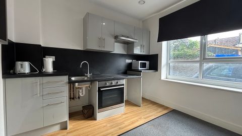 Phoenix Place, Bristol BS16, Studio to rent