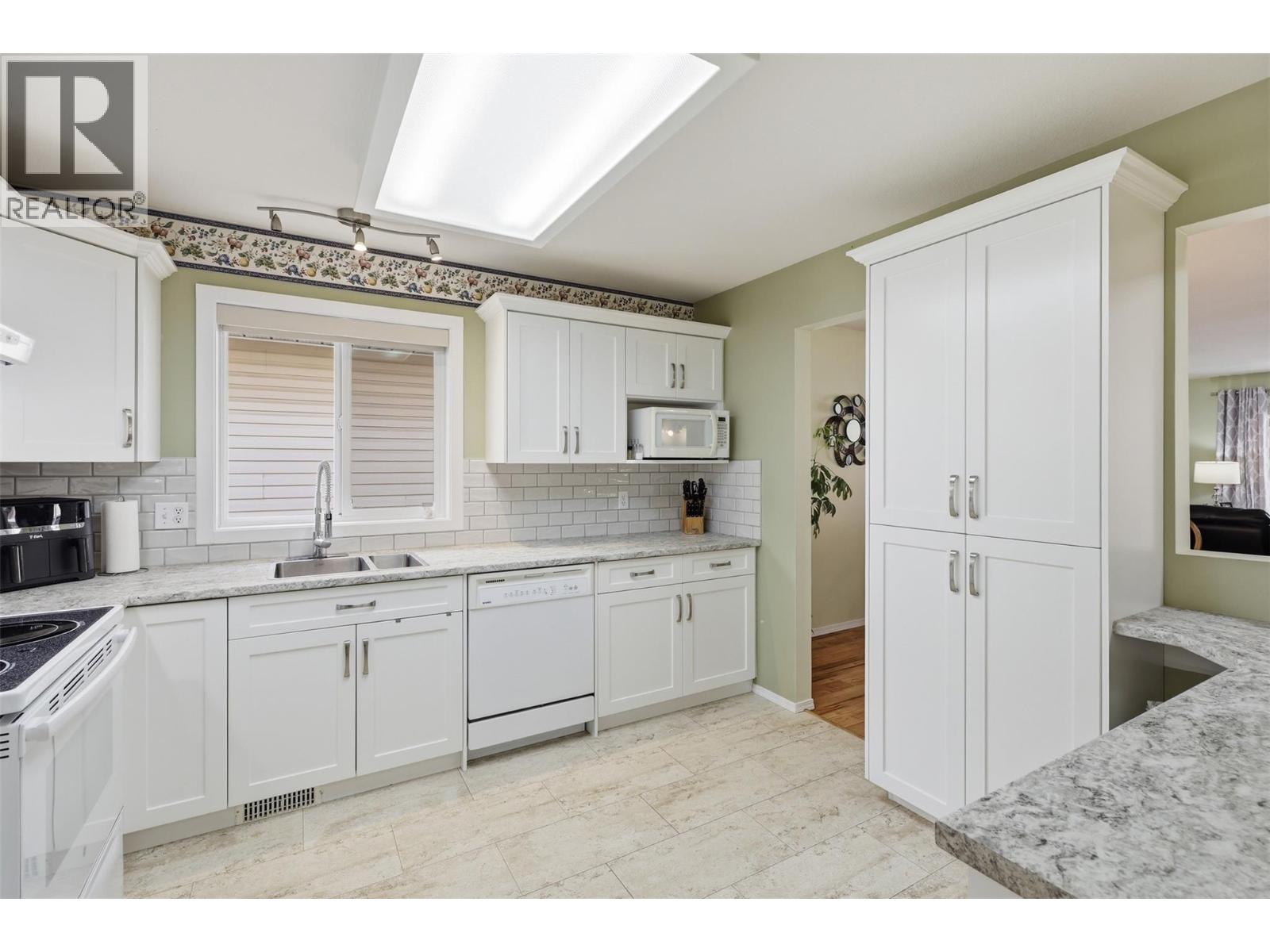 Additional image 6 of 4-1195 14 Street, Kamloops, BC, V2B8L1