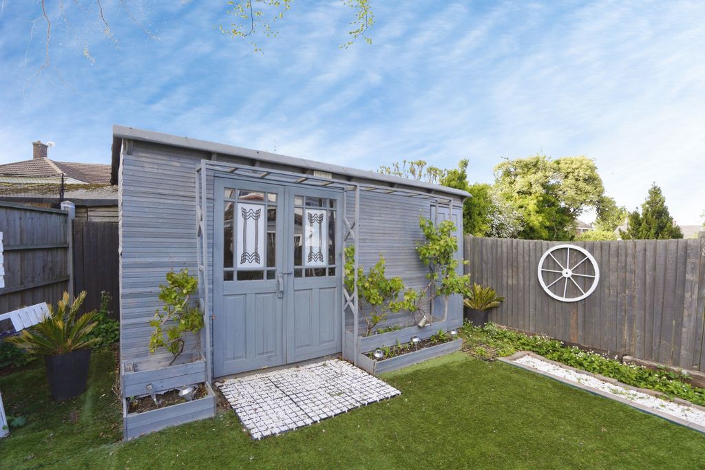 Additional image 20 of 4 bed semi-detached house for saleBeechwood Court, Dunstable LU6