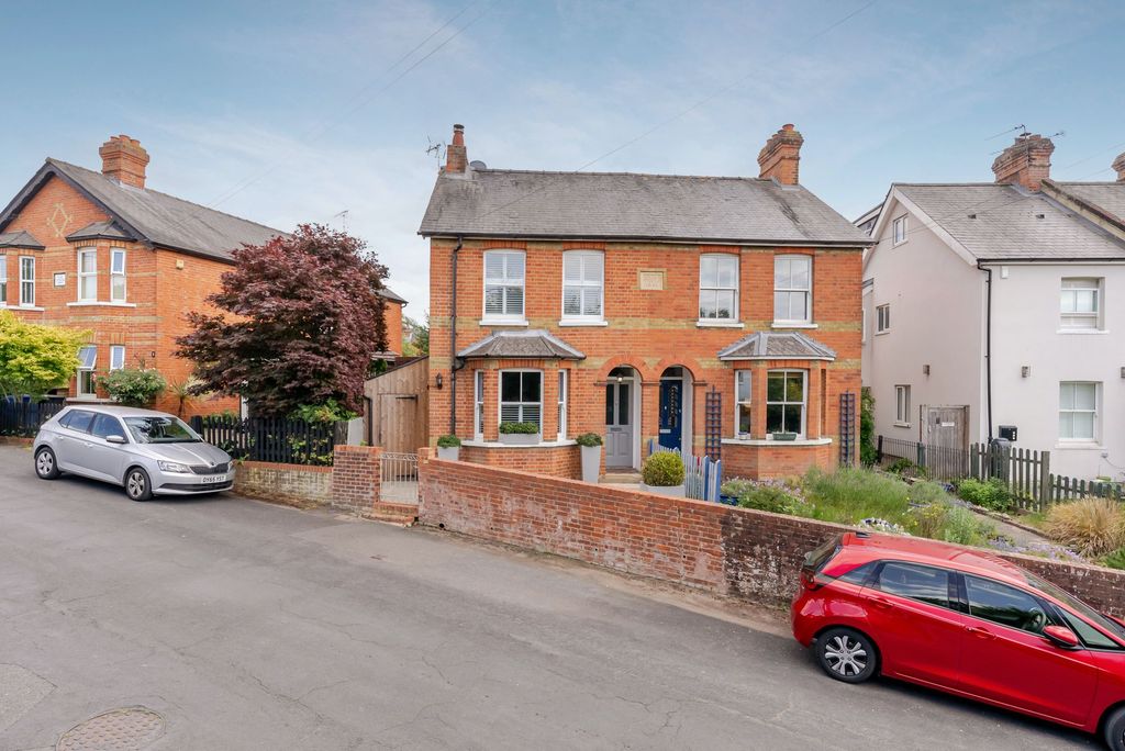 2 bed semi-detached house for saleLower Village Road, Sunninghill SL5