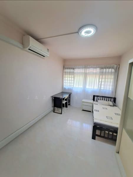 30 Holland Close photo 2