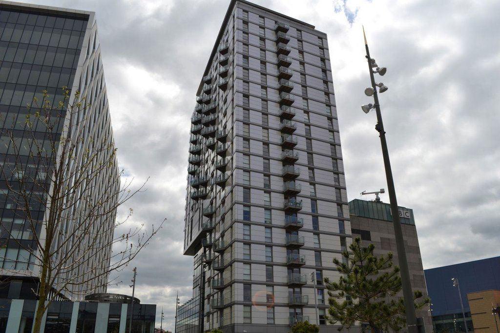 2 bed flat to rentMedia City, Number One Building, Salford M50
