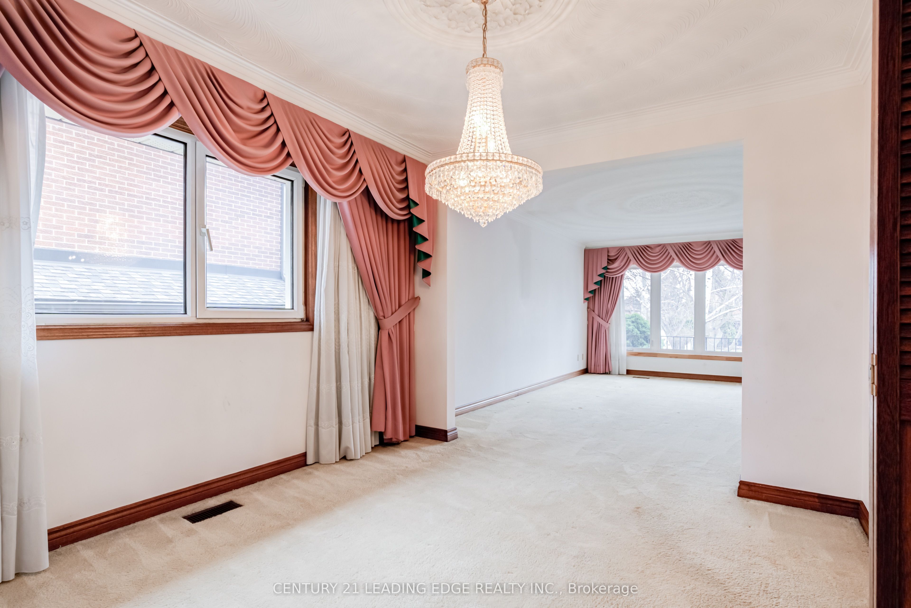 Additional image 5 of 704 Hillman Crescent, Mississauga, ON, L4Y 2J2