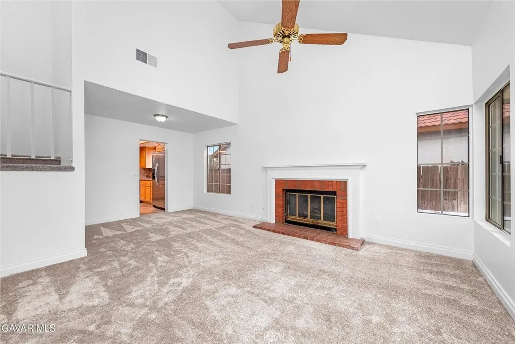 37450 Yorkshire Dr, Palmdale, CA 93550 photo 5