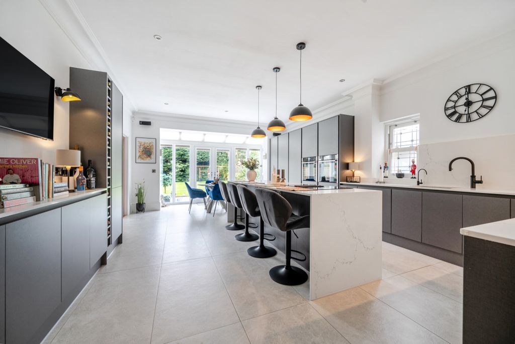 Additional image 2 of 5 bed detached house to rentBarnet Road, Arkley, Barnet EN5