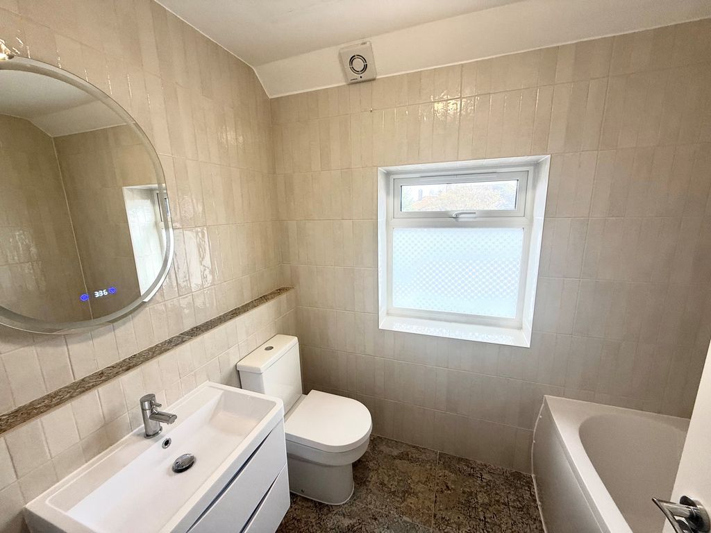 Additional image 10 of 3 bed property to rentSaxville Road, Orpington BR5