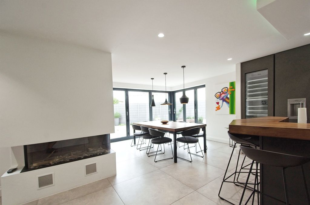 Additional image 15 of 4 bed property to rentBlacksmiths Way, Newport NP10