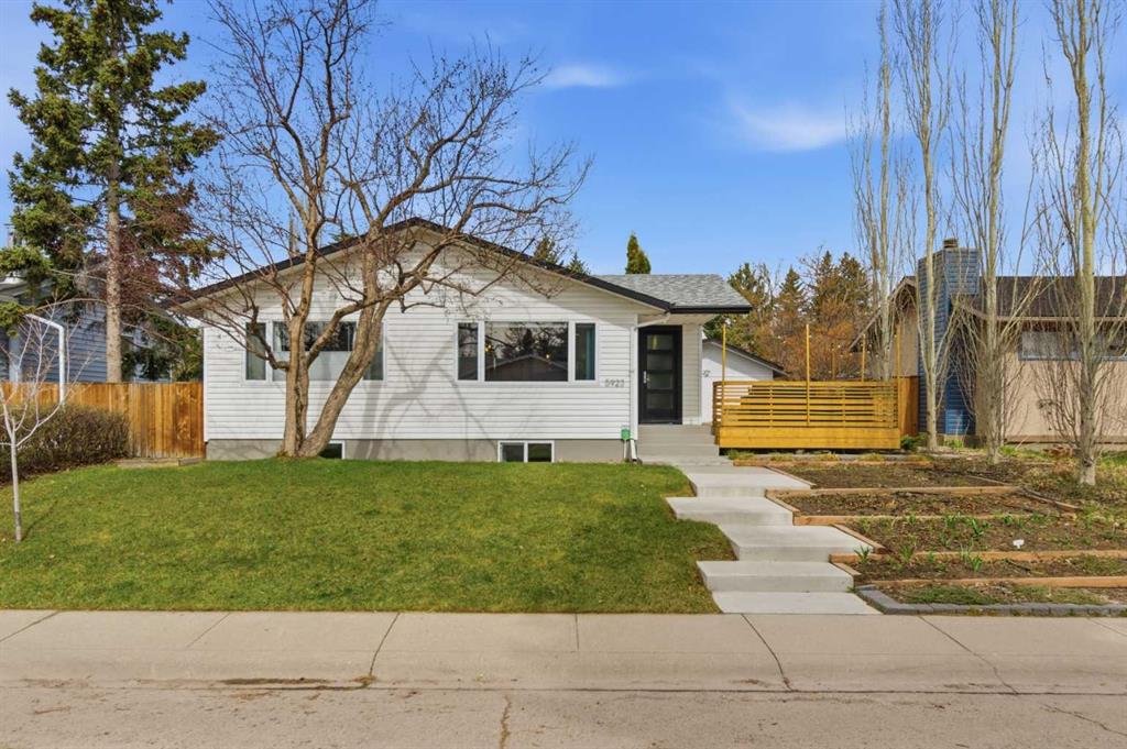 5923 Londonderry Crescent SW, Calgary, AB, T3E 5X7