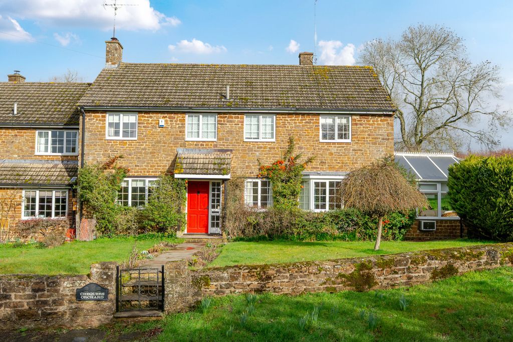 4 bed link detached house for saleBanbury Road, Moreton Pinkney NN11
