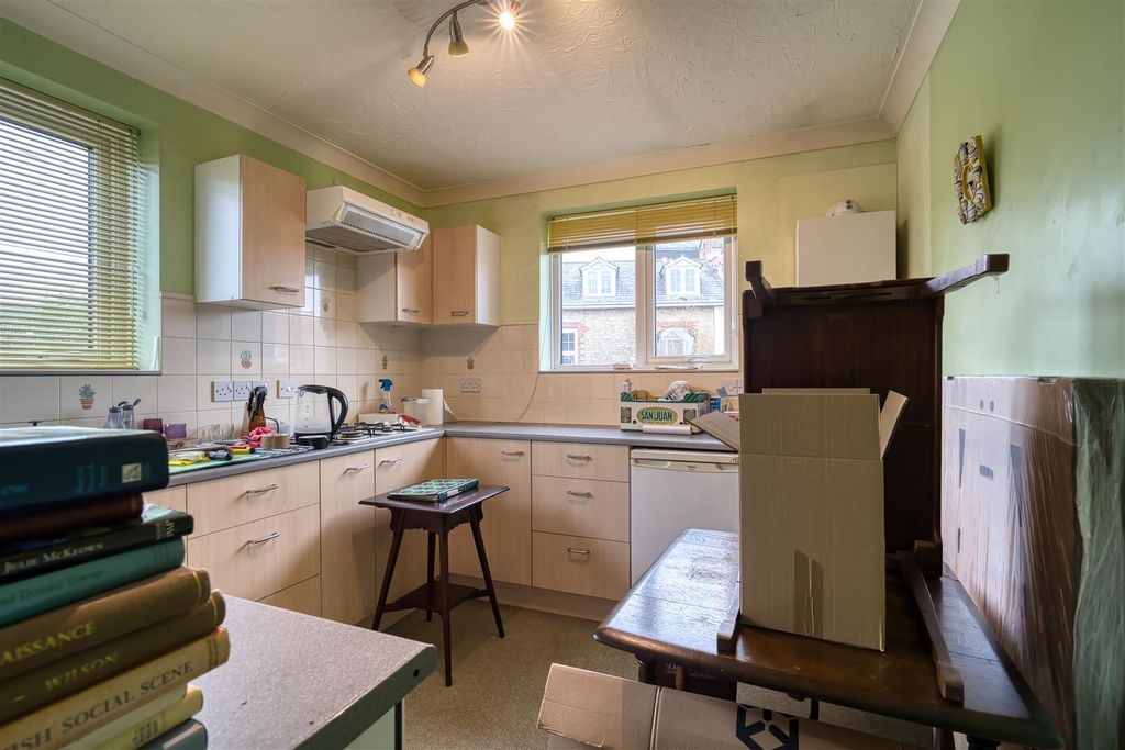 Additional image 2 of 2 bed flat for saleQueen Street, Gillingham SP8
