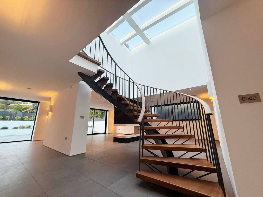 Additional image 3 of 5 bed detached house to rentSevenoaks Road, Pratts Bottom BR6