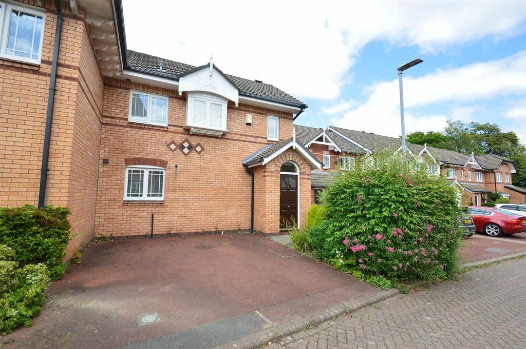 2 bed terraced house to rentShelbourne Mews, Macclesfield SK10