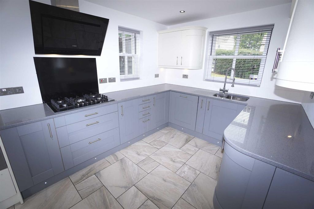 Additional image 5 of 4 bed detached house to rentSutton Park Gardens, Kidderminster DY11