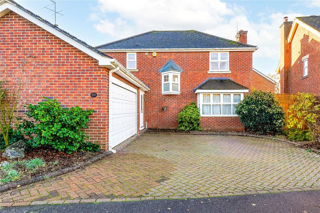 Additional image 2 of 4 bed detached house to rentSaint Andrews Gardens, Cobham, Surrey KT11