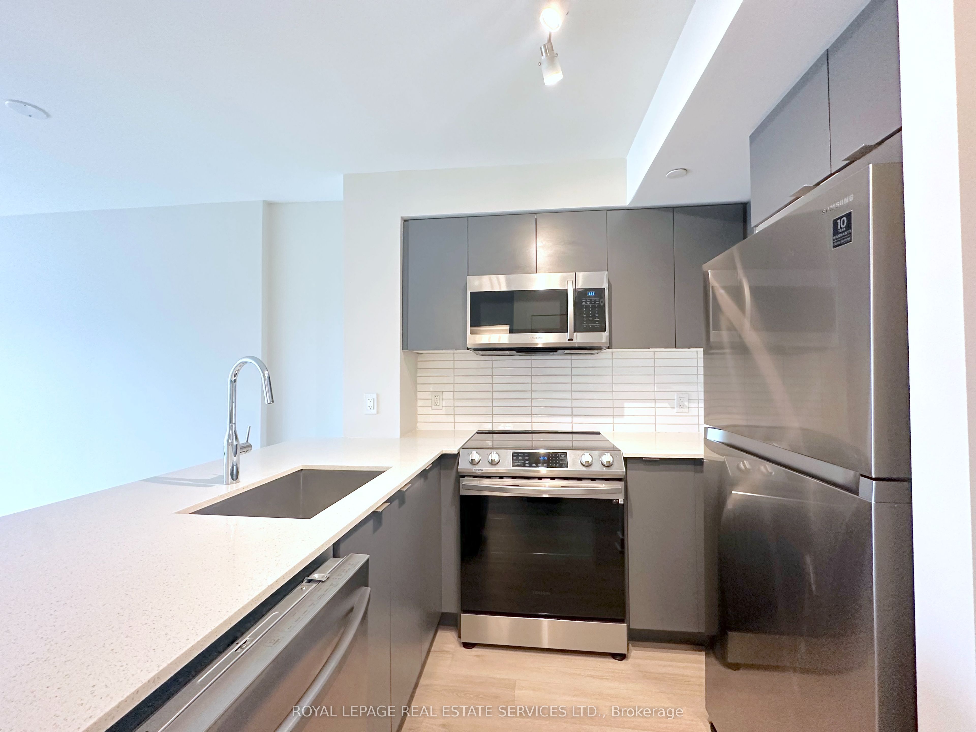 Additional image 3 of 514-3385 Dundas Street W, Toronto, ON, M6S 2S2