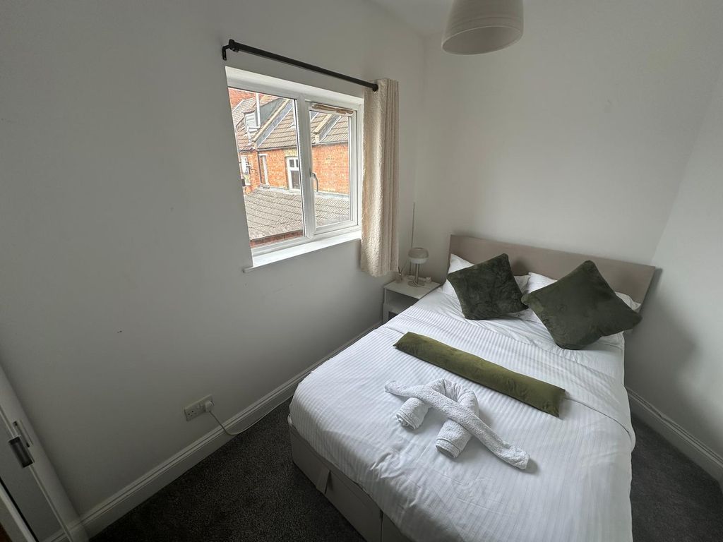 Additional image 2 of 2 bed flat to rentAbington Square, Northamptonshire NN1