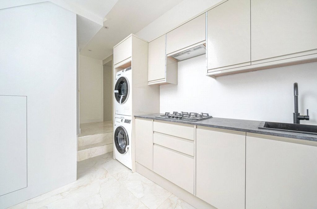 Additional image 6 of 5 bed detached house to rentWhite Orchards, Totteridge, London N20