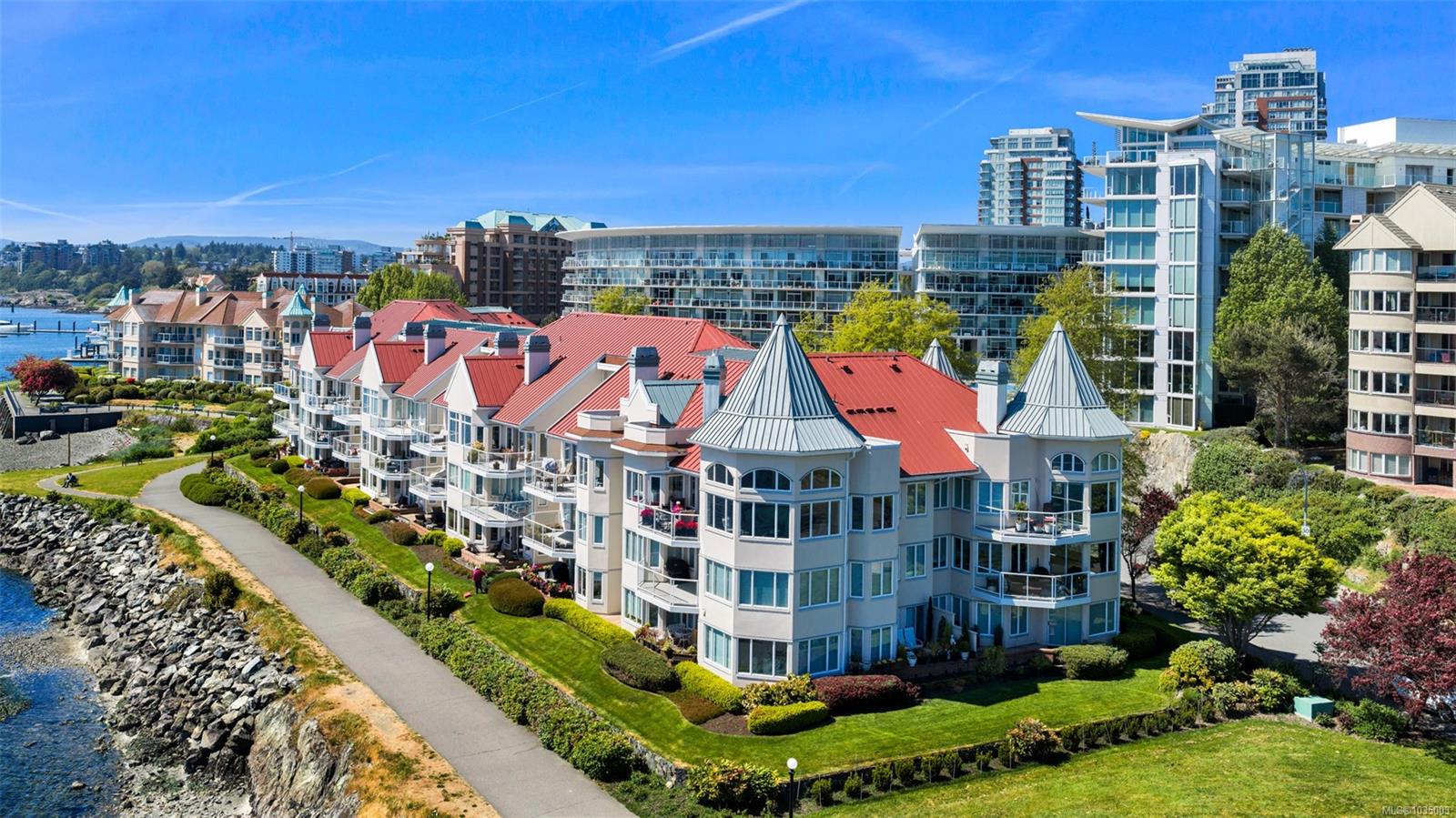 305-55 Songhees Road, Victoria, BC, V9A 6T3