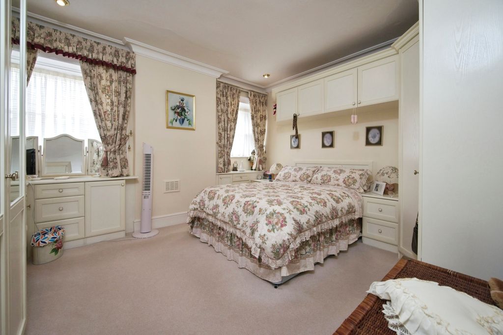 Additional image 11 of 2 bed flat for saleAgincourt Square, Monmouth, Monmouthshire NP25