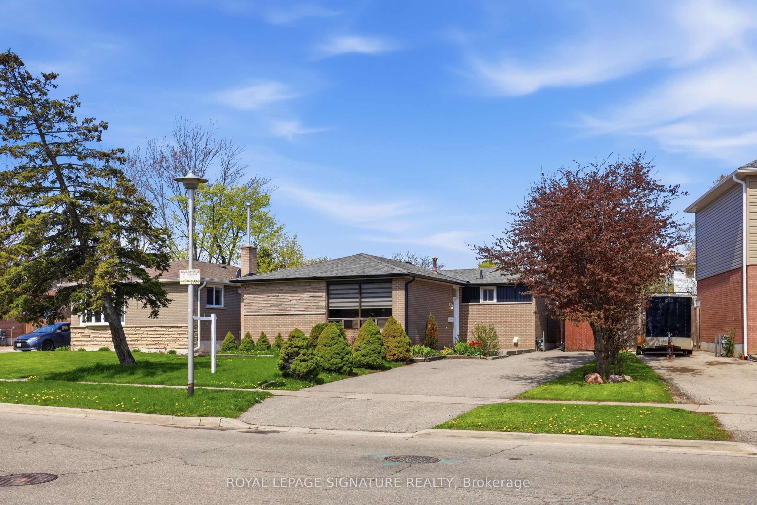 216 Folkstone Crescent, Brampton, ON, L6T 3N6