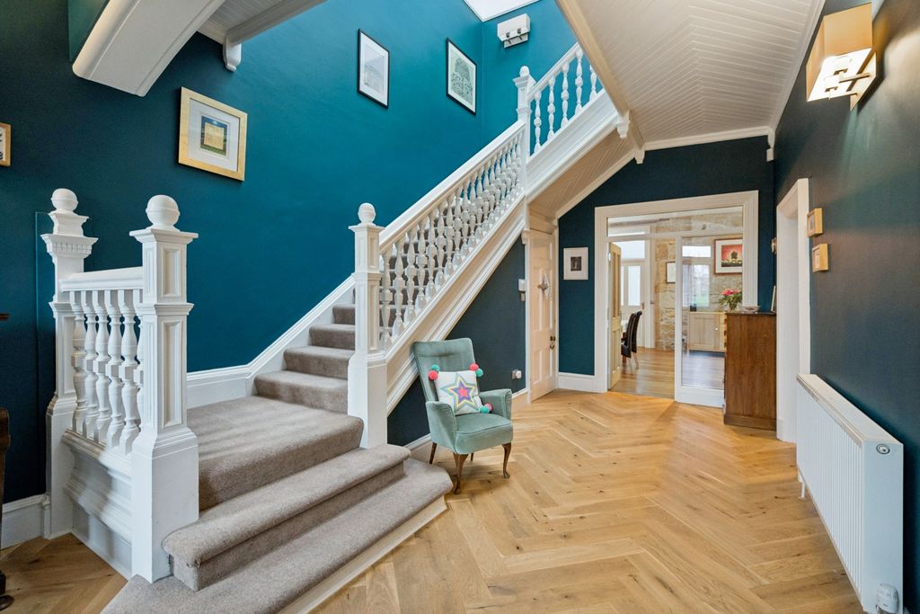 Additional image 2 of 4 bed semi-detached house to rentClarendon Place, Stirling, Stirlingshire FK8